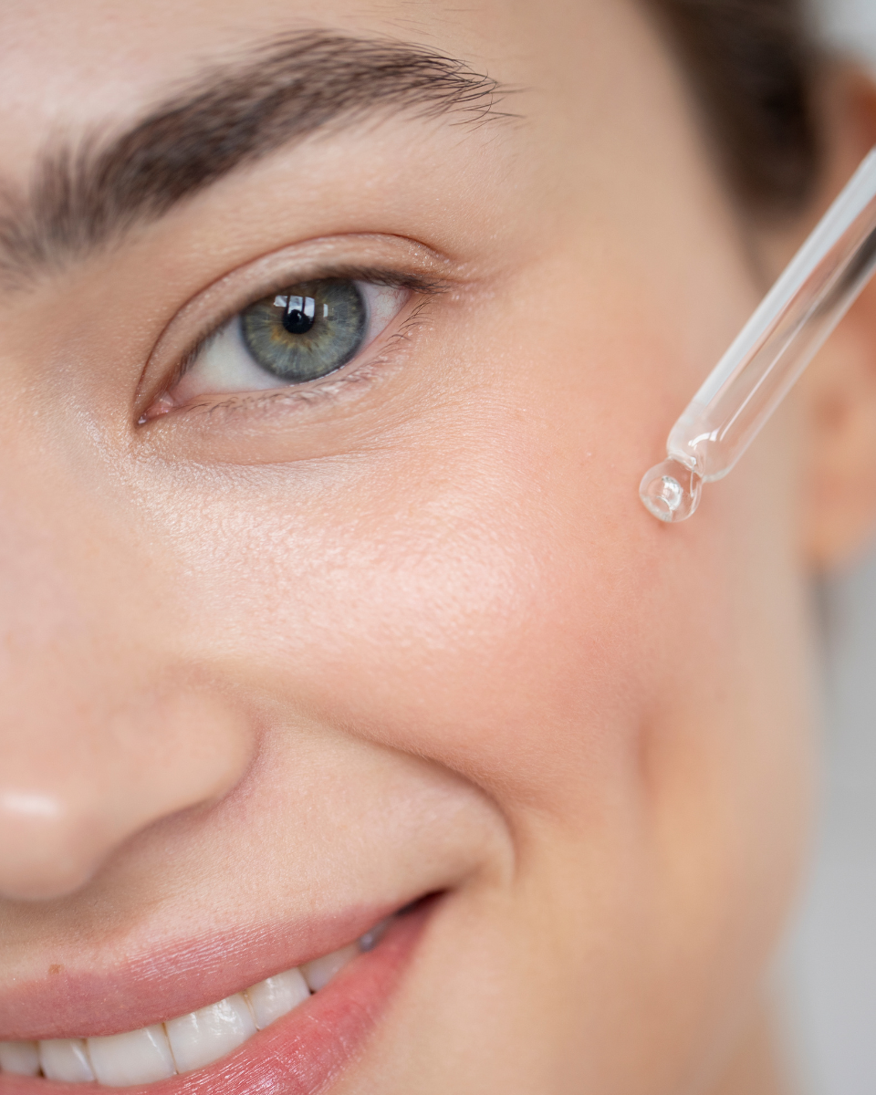 Concentrados y sérums faciales de alta eficacia. Fórmulas con péptidos, ácido hialurónico y vitaminas que hidratan, reafirman y rejuvenecen la piel.Orbe Clinics